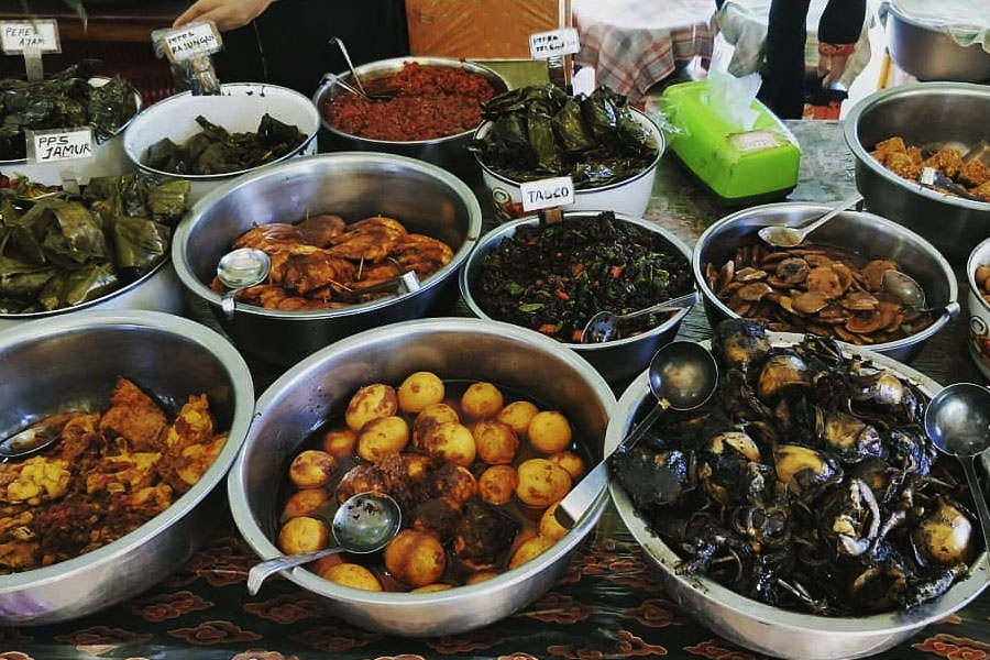 Kuliner Nasi Jamblang Bu Nur, Cirebon